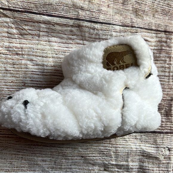 Sorel | infant toddler Bear Paw white slippers booties shoe size 4 like new - Picture 6 of 11